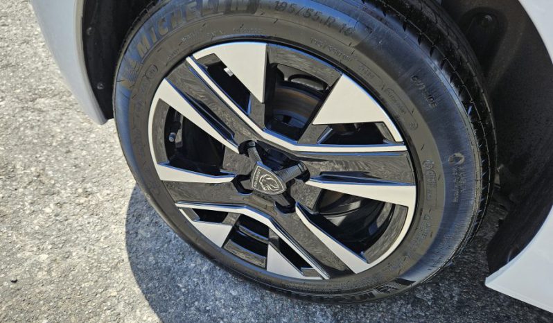 2025 Peugeot 208 1.2 PureTech 100 Allure 5dr White Damaged Salvage full
