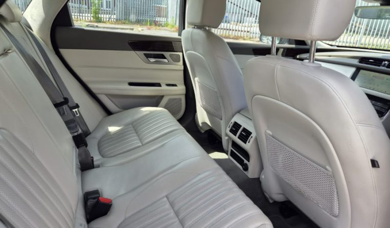 2019 JAGUAR XF 2.0i [250] Portfolio 4dr Auto Damaged Salvage full