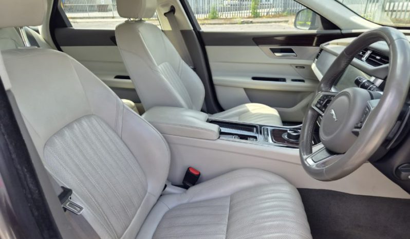 2019 JAGUAR XF 2.0i [250] Portfolio 4dr Auto Damaged Salvage full