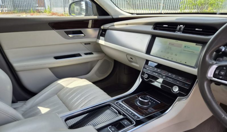 2019 JAGUAR XF 2.0i [250] Portfolio 4dr Auto Damaged Salvage full