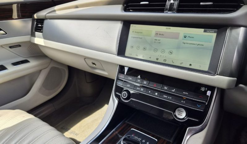 2019 JAGUAR XF 2.0i [250] Portfolio 4dr Auto Damaged Salvage full