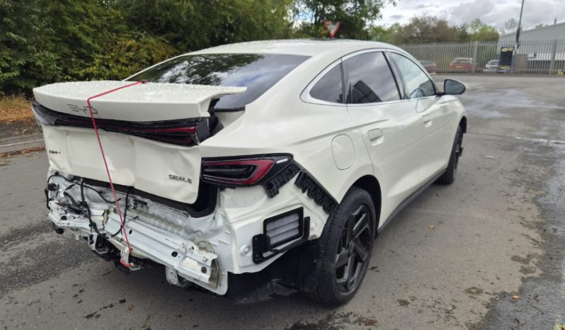 2026 26 BYD SEAL 6 1.5 DM-i 212 Comfort 4dr e-CVT White Damaged Salvage full