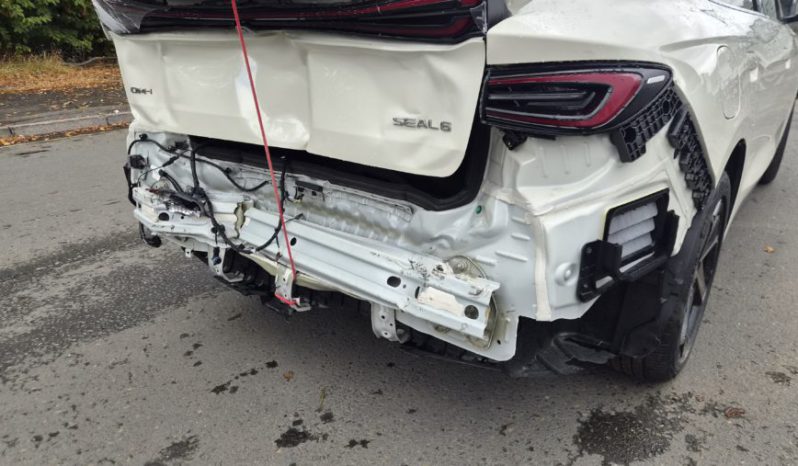 2026 26 BYD SEAL 6 1.5 DM-i 212 Comfort 4dr e-CVT White Damaged Salvage full